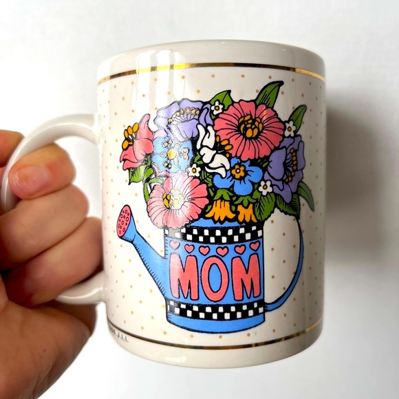 Other - 3/$30 🌟 90’s Floral Mom Mug with Watering Can Design